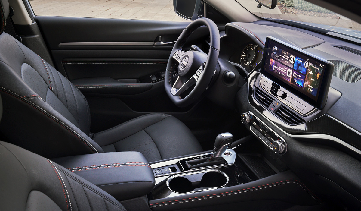 Представлен обновлённый седан Nissan Altima альтима 3