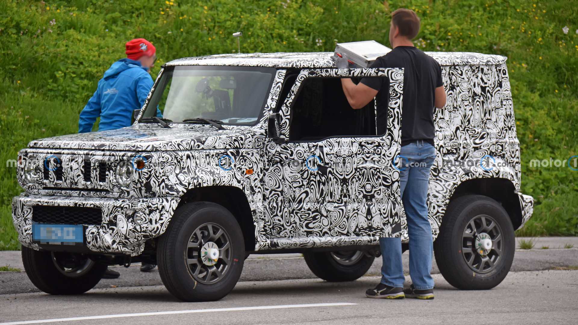 suzuki-jimny-five-door-spy-photos