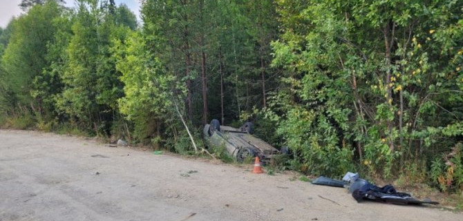 Под Ухтой при опрокидывании автомобиля погибла девушка