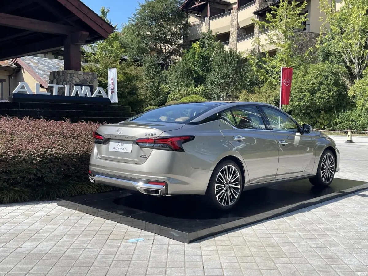 Обновлена китайская версия седана Nissan Teana ниссан 2