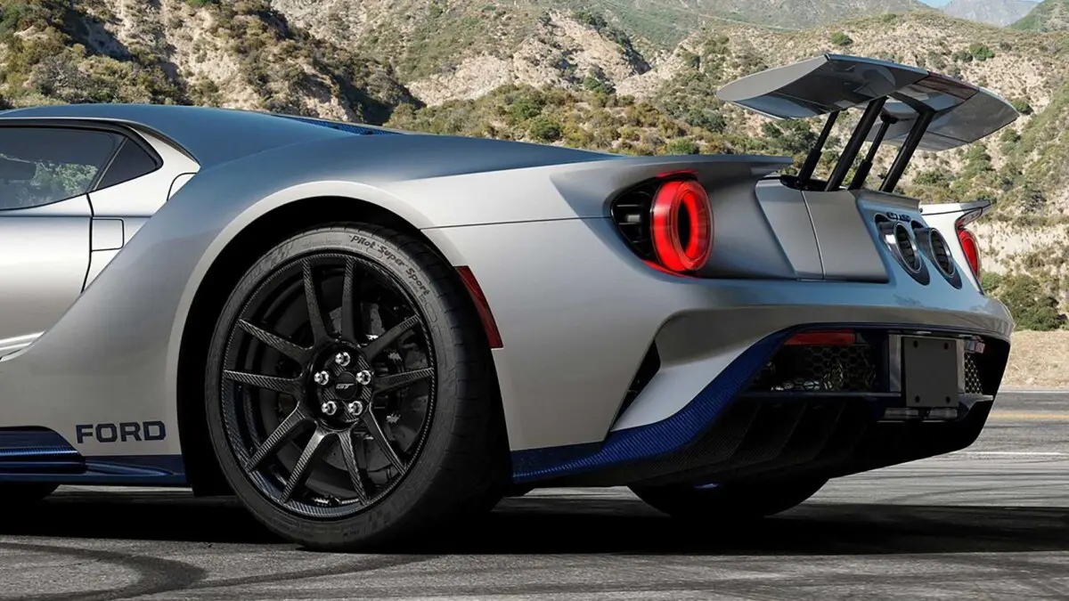 Суперкар Ford GT40 получил новое эксклюзивное исполнение - незадолго до снятия с производства гт 2