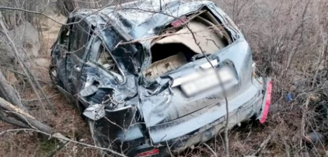 На Алтае при опрокидывании автомобиля погиб человек