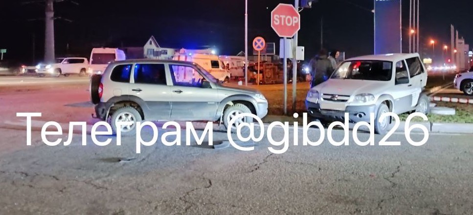 В Ставрополе маршрутка въехала по очереди в три попутные машины, есть пострадавшие Ст-ДТП2