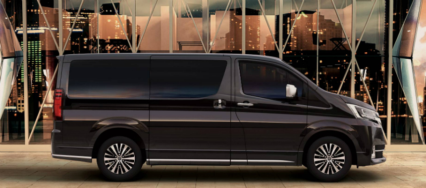 Параллельный импорт: в России впервые появились люксовые минивэны Toyota Granvia гранвиа 4