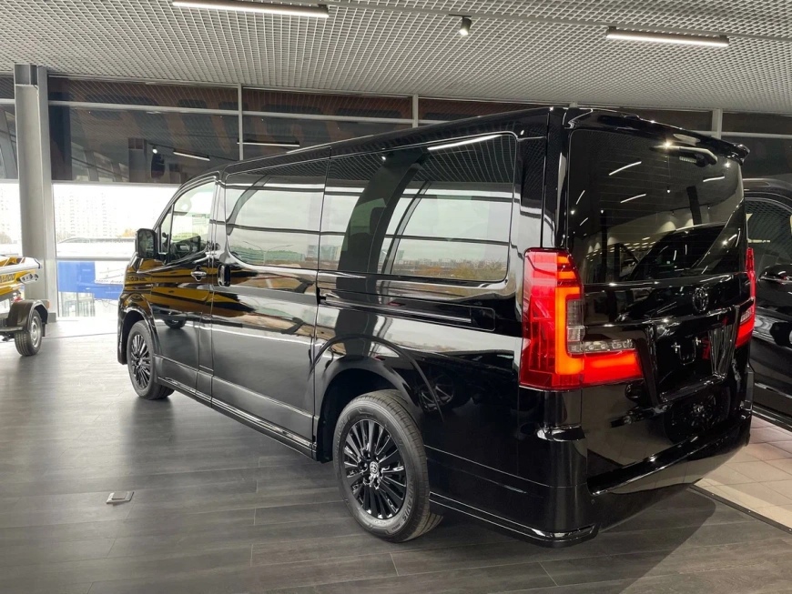 Параллельный импорт: в России впервые появились люксовые минивэны Toyota Granvia гранвиа 2