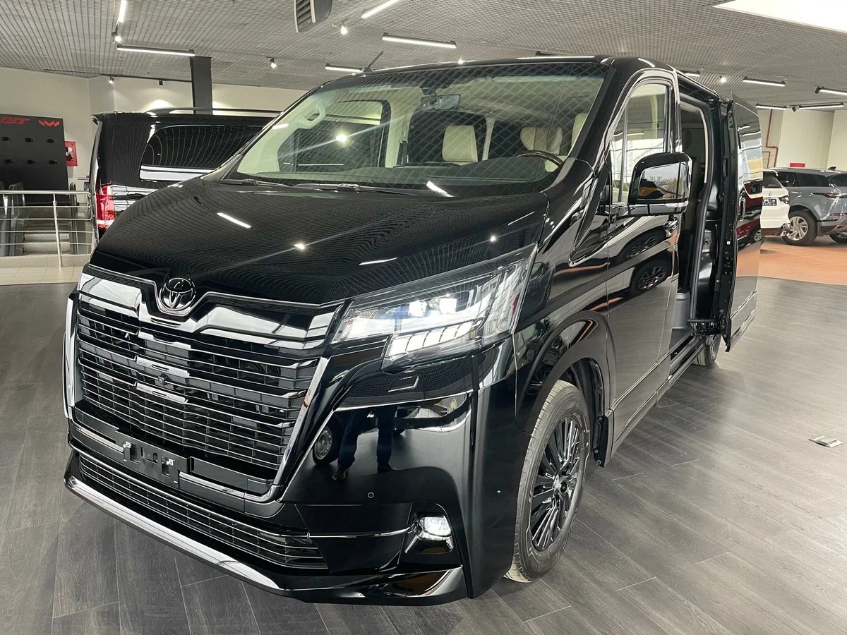 Параллельный импорт: в России впервые появились люксовые минивэны Toyota Granvia гранвиа 1