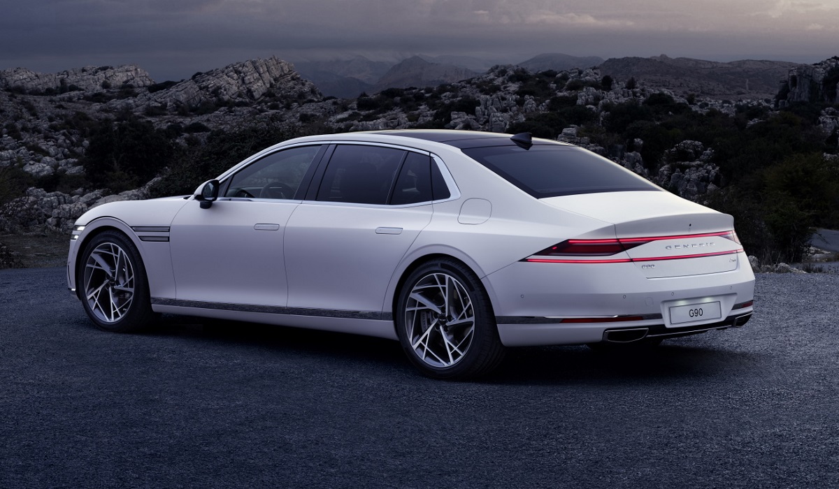 В нашей стране начат приём заказов на седаны Genesis G90 нового поколения генезис 2