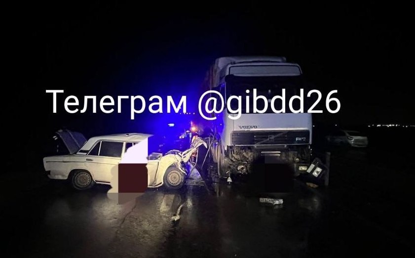 В лобовом столкновении «шестерки» и фуры на Ставрополье погибли два человека Ставрополье1