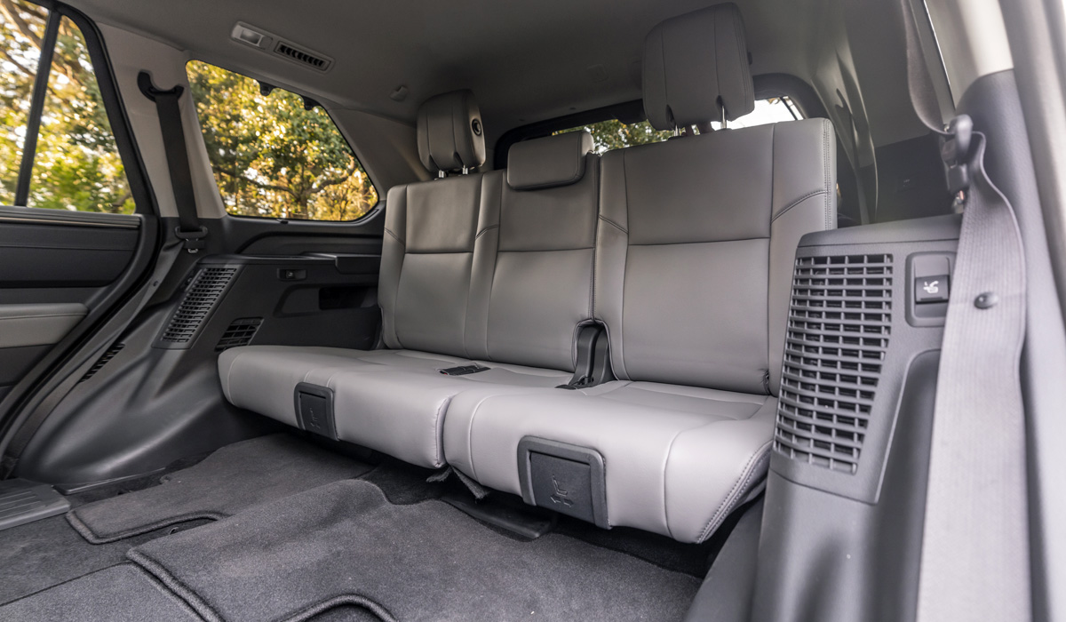 На авторынке нашей страны появились огромные внедорожники Toyota Sequoia секвоя 6