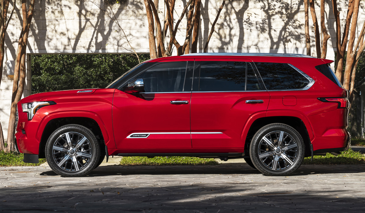 На авторынке нашей страны появились огромные внедорожники Toyota Sequoia секвоя 3