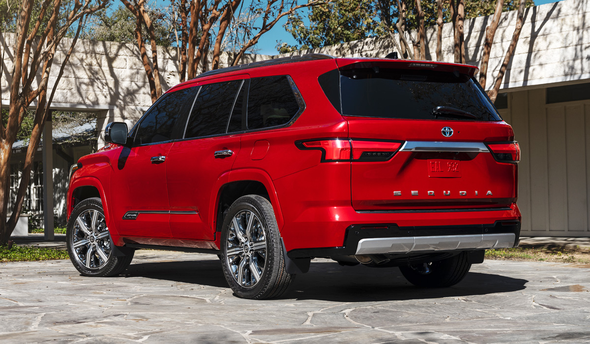 На авторынке нашей страны появились огромные внедорожники Toyota Sequoia секвоя 2
