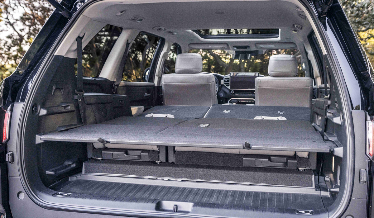 На авторынке нашей страны появились огромные внедорожники Toyota Sequoia секвоя 8