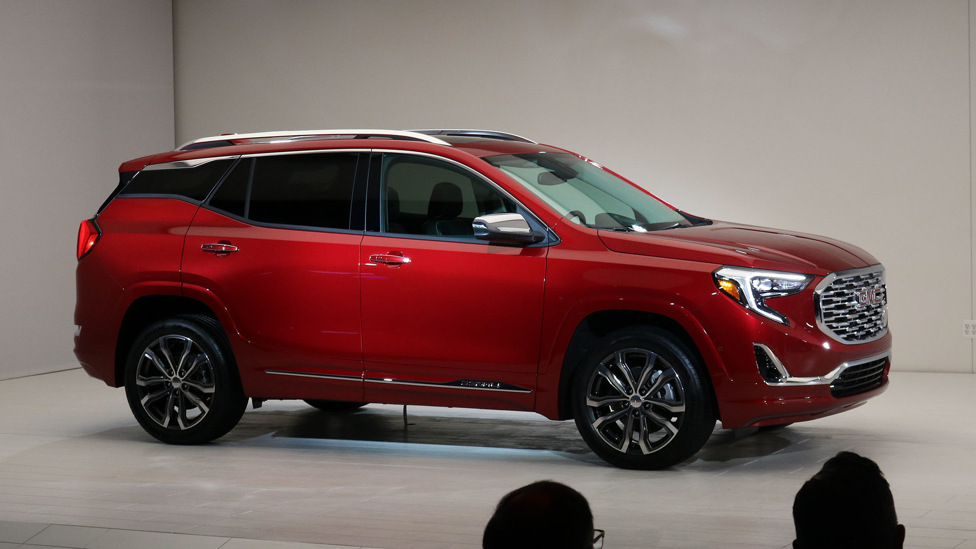 На авторынке нашей страны впервые появились американские кроссоверы GMC Terrain гмс 3