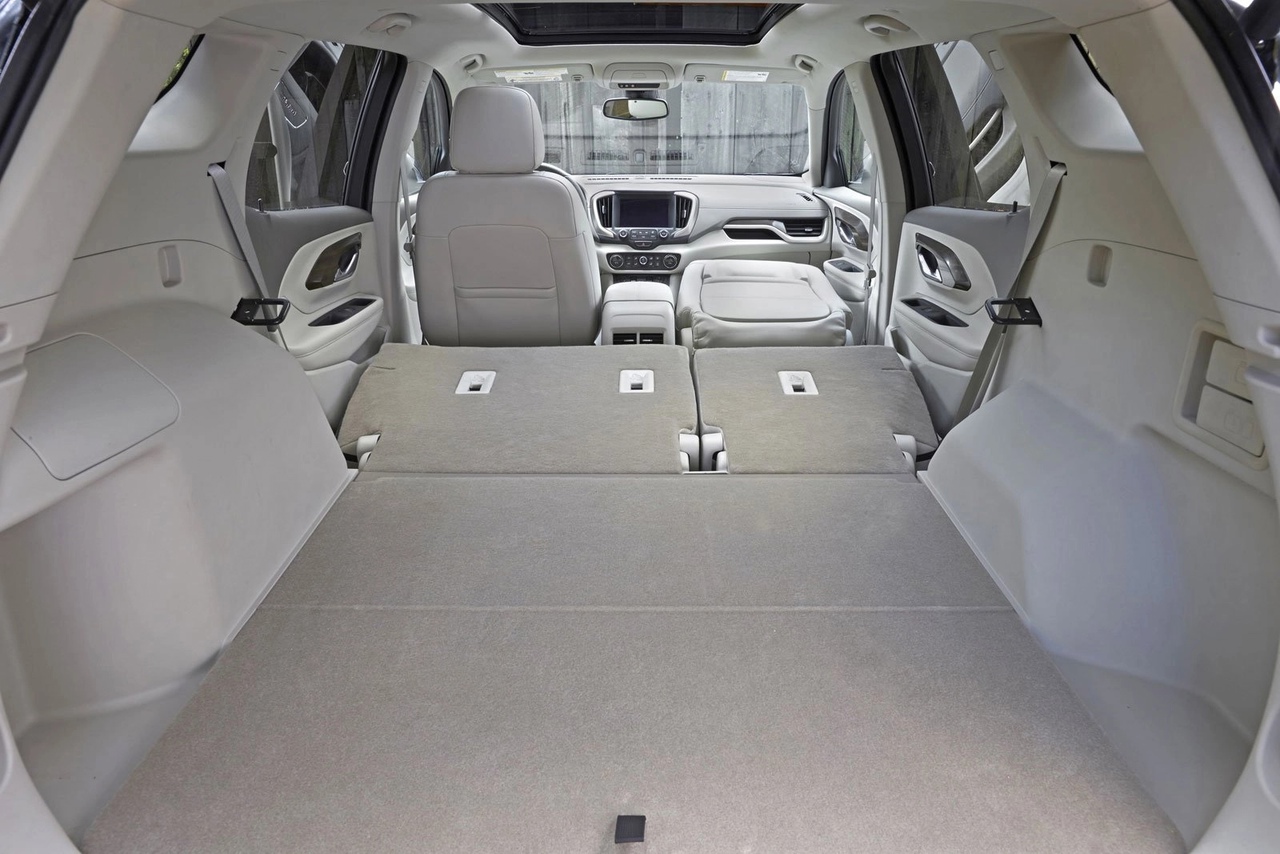 На авторынке нашей страны впервые появились американские кроссоверы GMC Terrain гмс 6