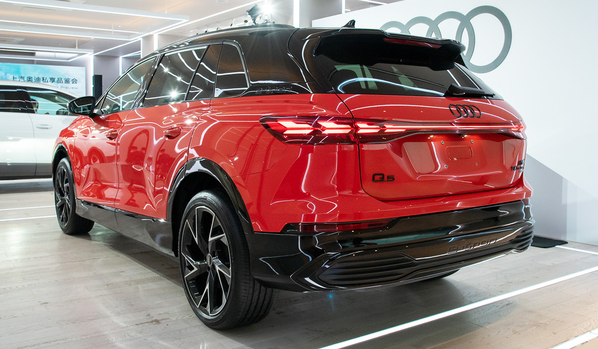 В нашу страну впервые прибыли электромобили Audi Q5 e-Тron ауди 2