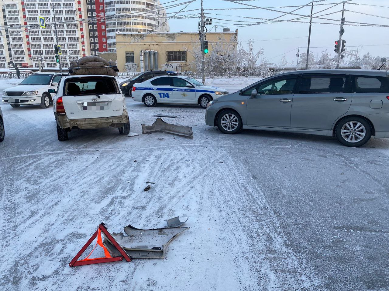 В Якутске автобус столкнулся с двумя «Тойотами», пострадали двое детей Якутск1