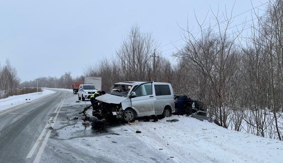 Два человека погибли, четверо пострадали в ДТП в Самарской области