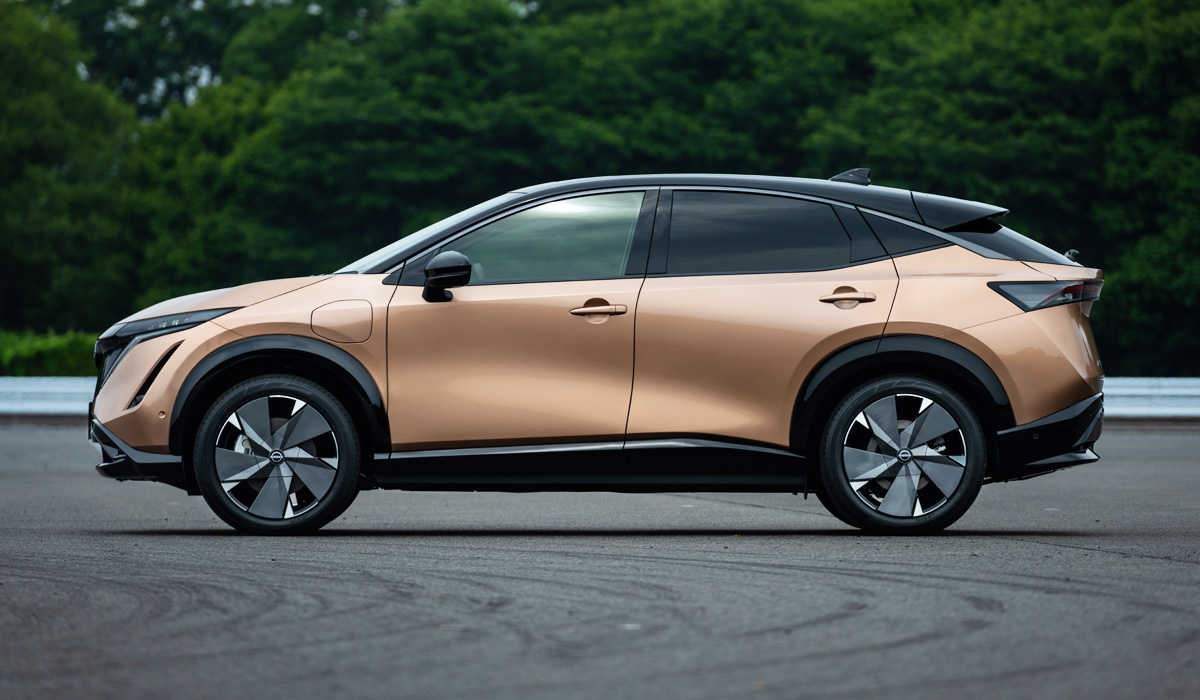 Начались российские продажи электрокроссоверов Nissan Ariya ария 3