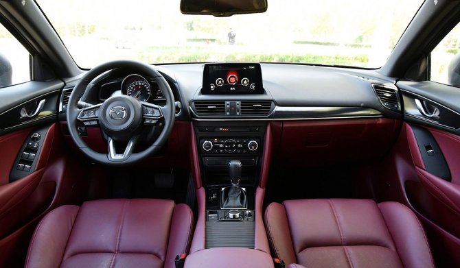 Автодилеры нашей страны снизили цены на паркетники Mazda CX-4 мазда 2