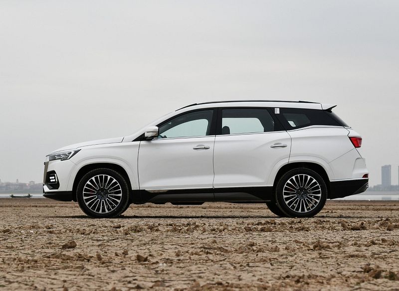 На российском авторынке появились кроссоверы Jetour X95 жетур 3