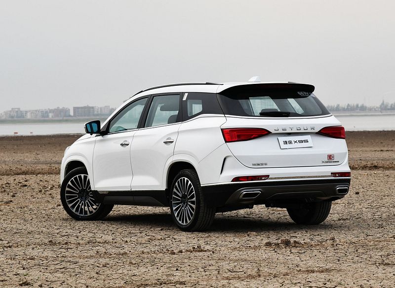 На российском авторынке появились кроссоверы Jetour X95 жетур 2