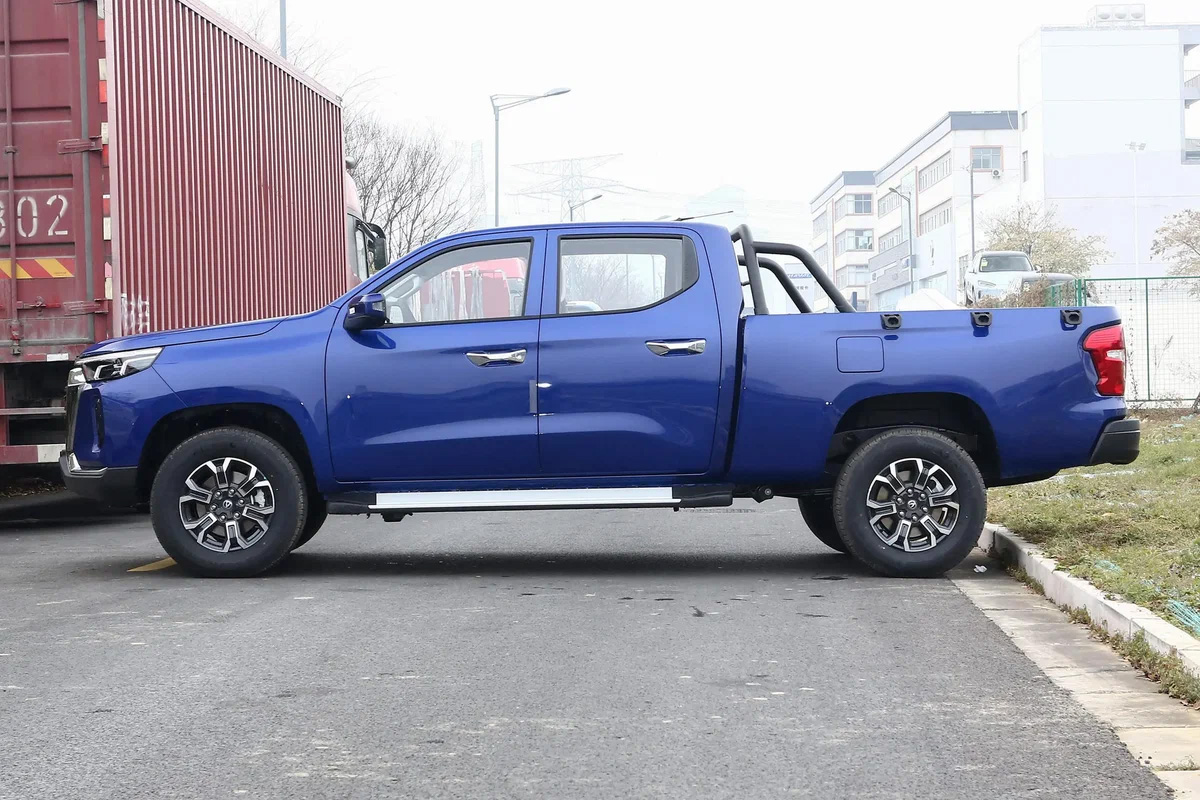 В нашей стране появился бюджетный аналог пикапа Toyota Tundra чанган 2