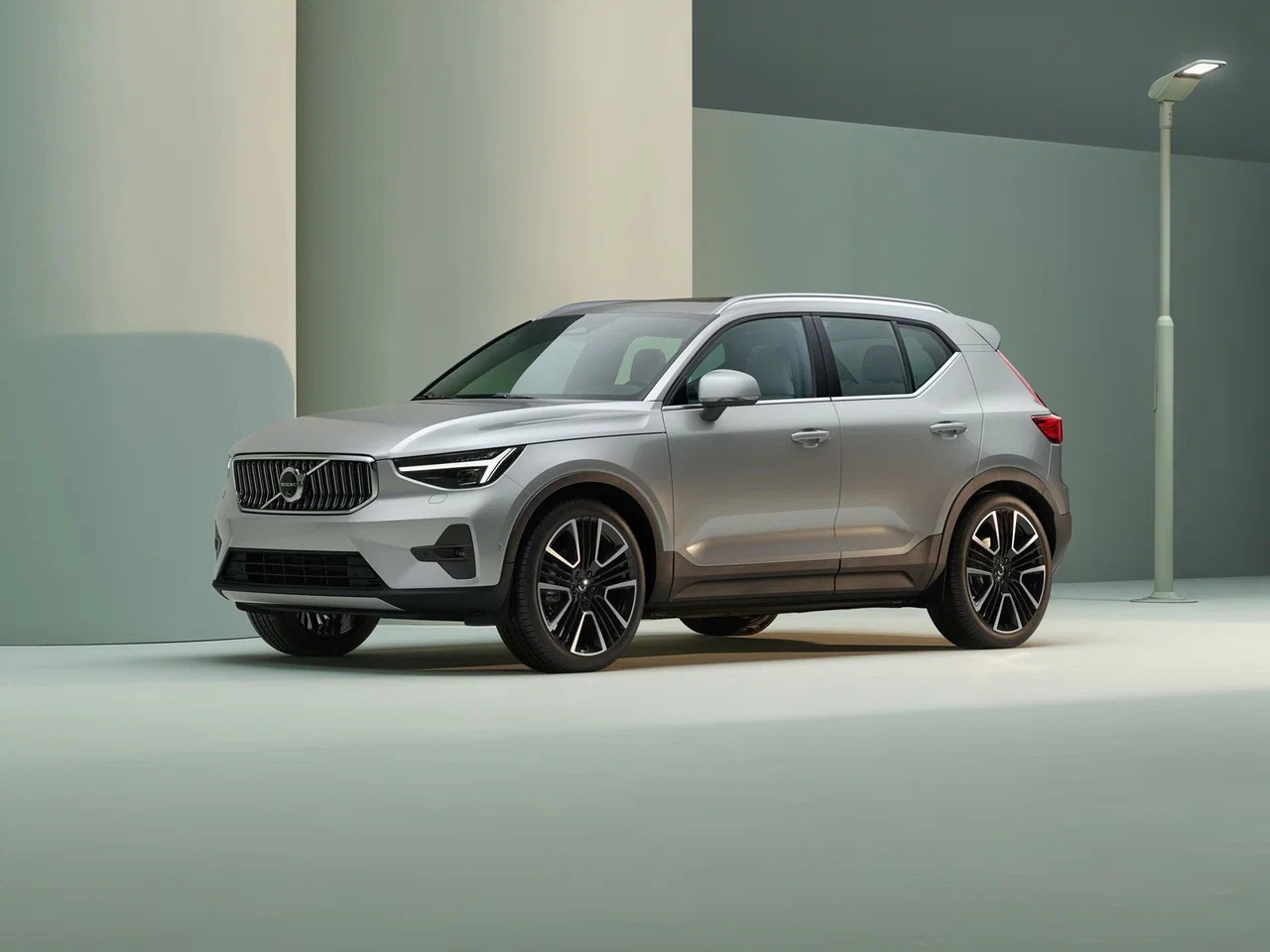 На российский авторынок вернулись кроссоверы Volvo XC40 вольво 1