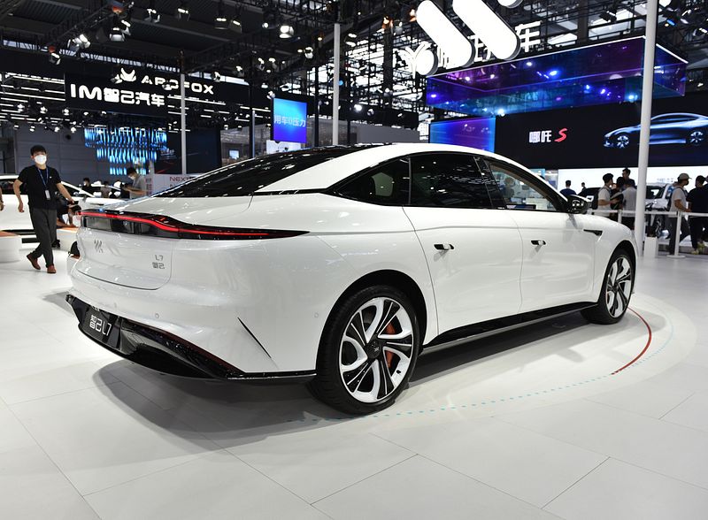 На российском авторынке появились люксовые электроседаны Zhiji L7 жи 3