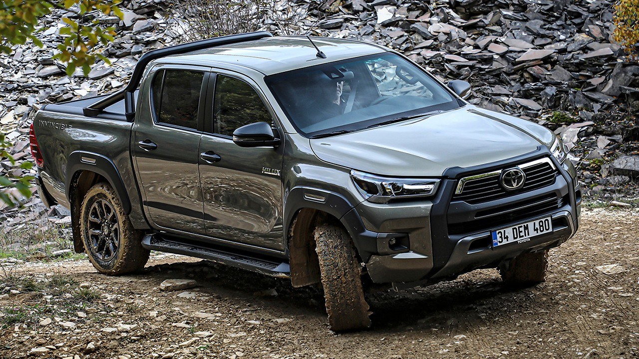 В России почти вдвое подешевели пикапы Toyotа Hilux хайлюкс 1