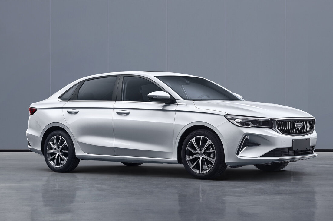 В России подешевели седаны Geely Emgrand 7 джили 1