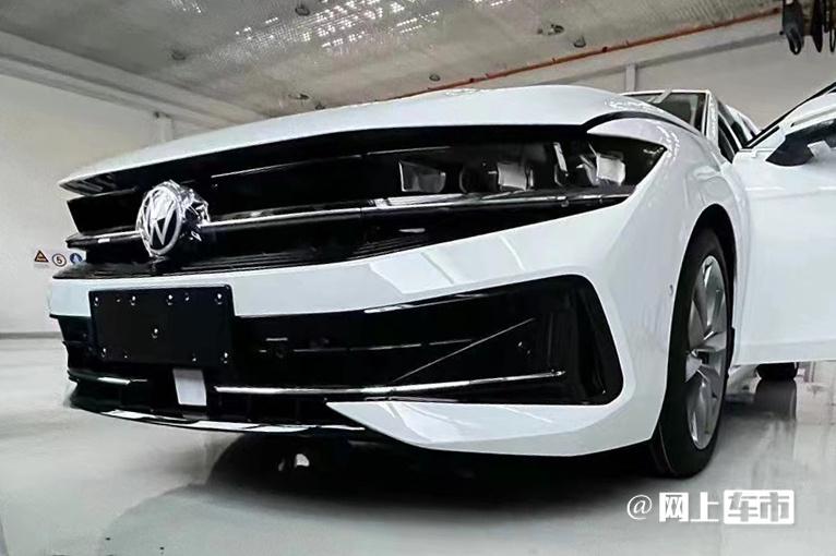 Обновлён седан Volkswagen Magotan маготан 1