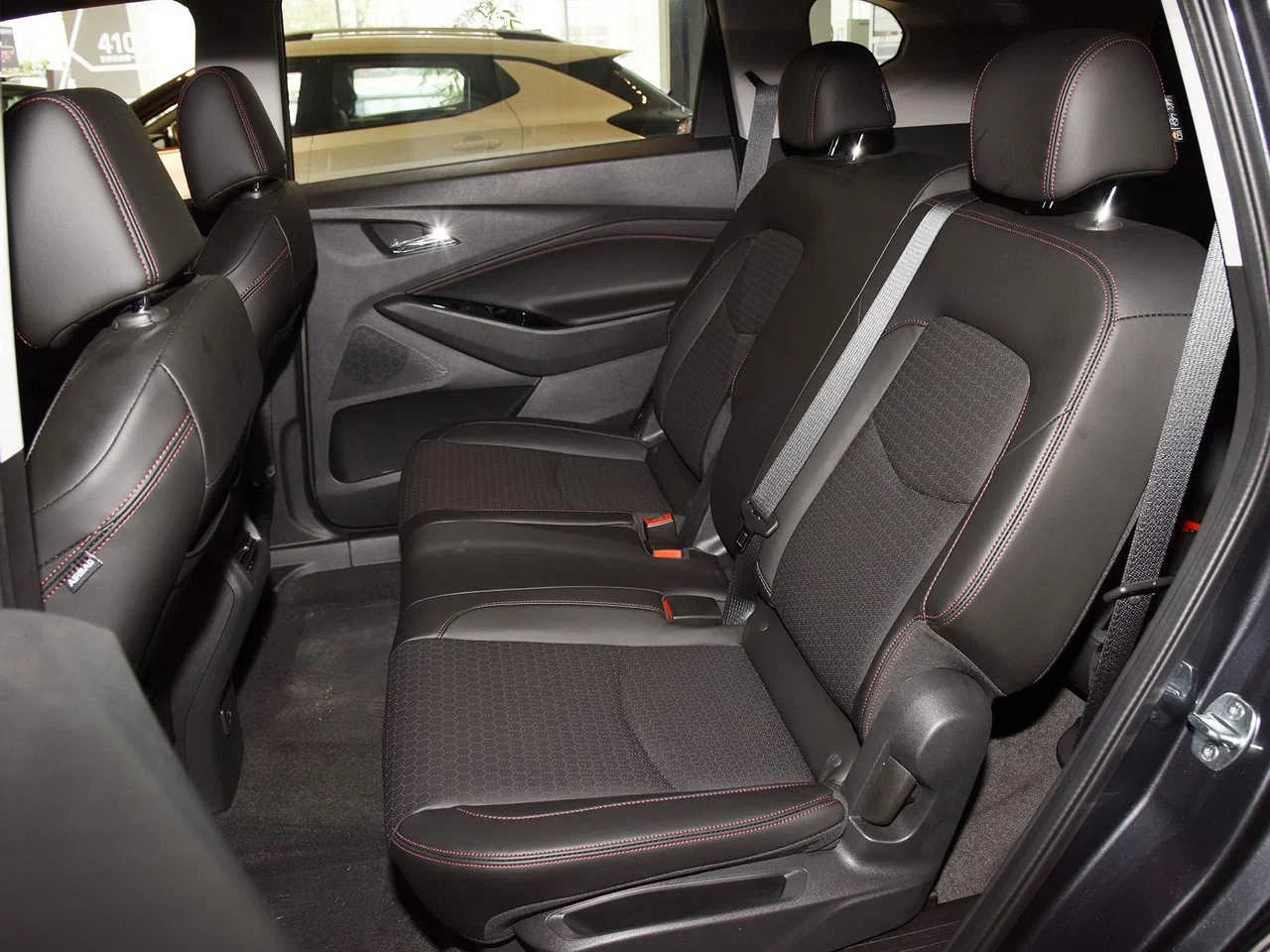 На авторынке нашей страны впервые появились кросс-вэны Chevrolet Orlando шеви 7