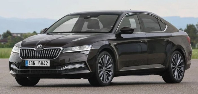 На российском авторынке вновь продаются лифтбеки Skoda Superb 