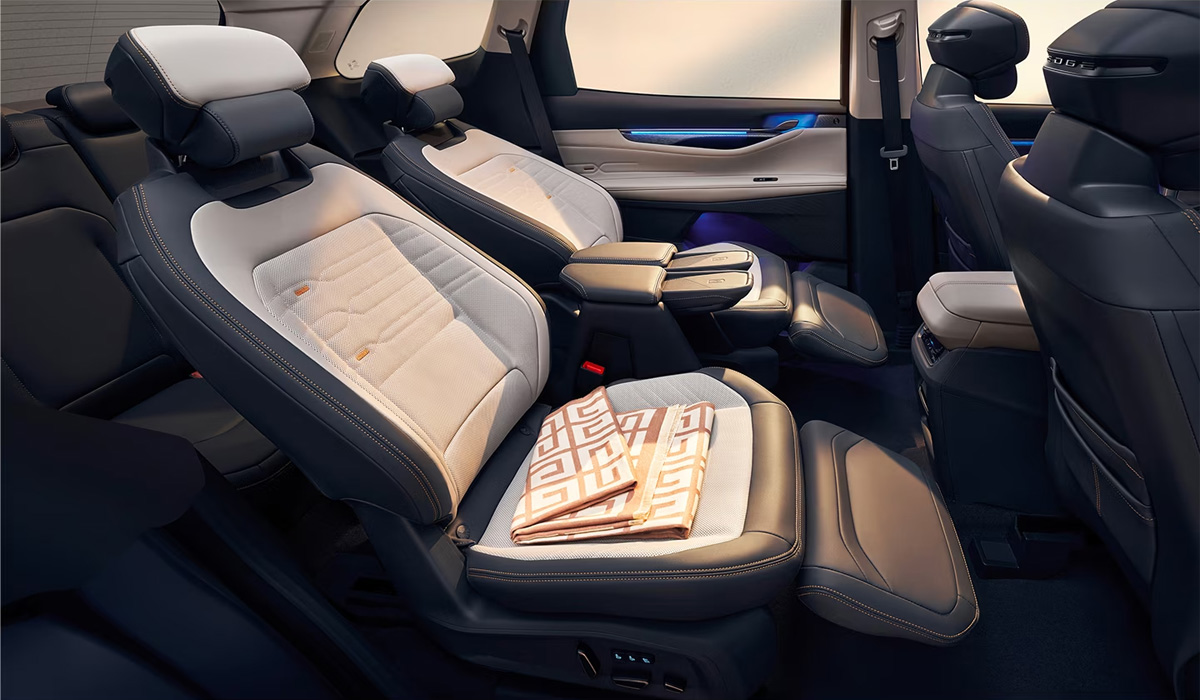 На авторынок нашей страны впервые вывели премиальные кроссоверы Ford Edge L форд 5