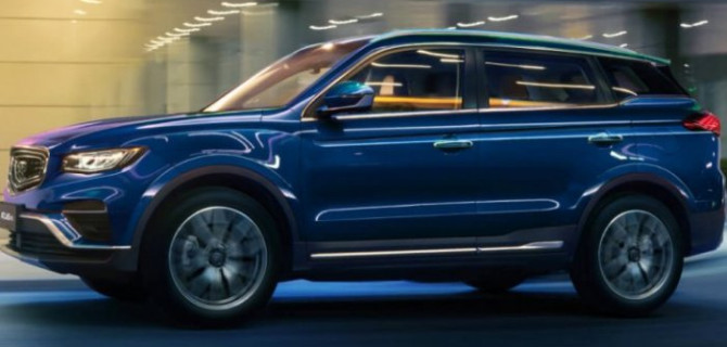 На российском авторынке появилась новая модификация кроссовера Geely Atlas Pro