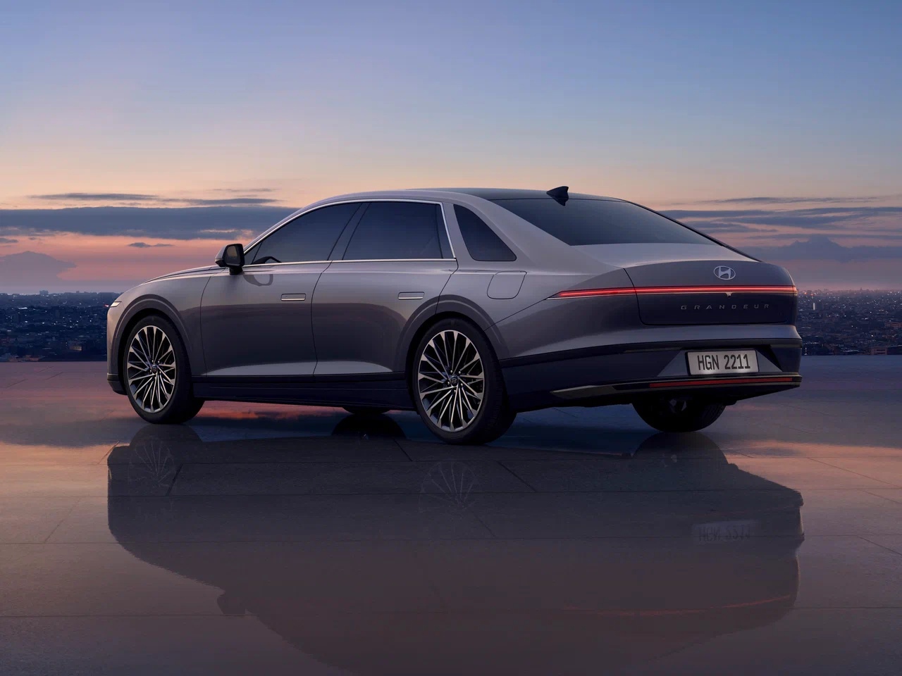 В нашей стране впервые появились седаны Hyundai Grandeur грандер 2