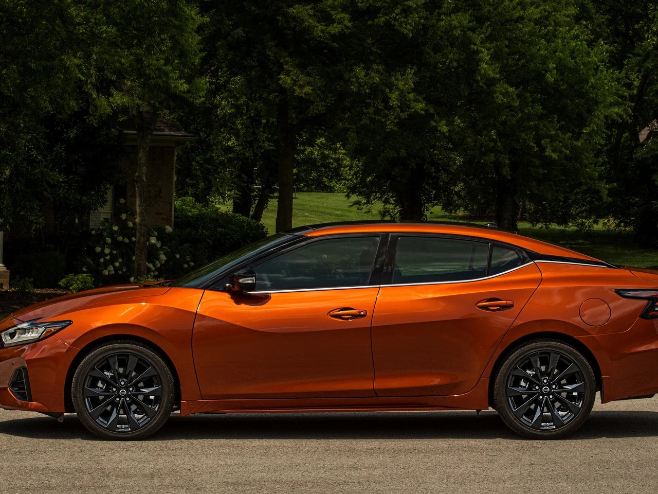На российском авторынке появились мощные седаны Nissan Maxima максима 3