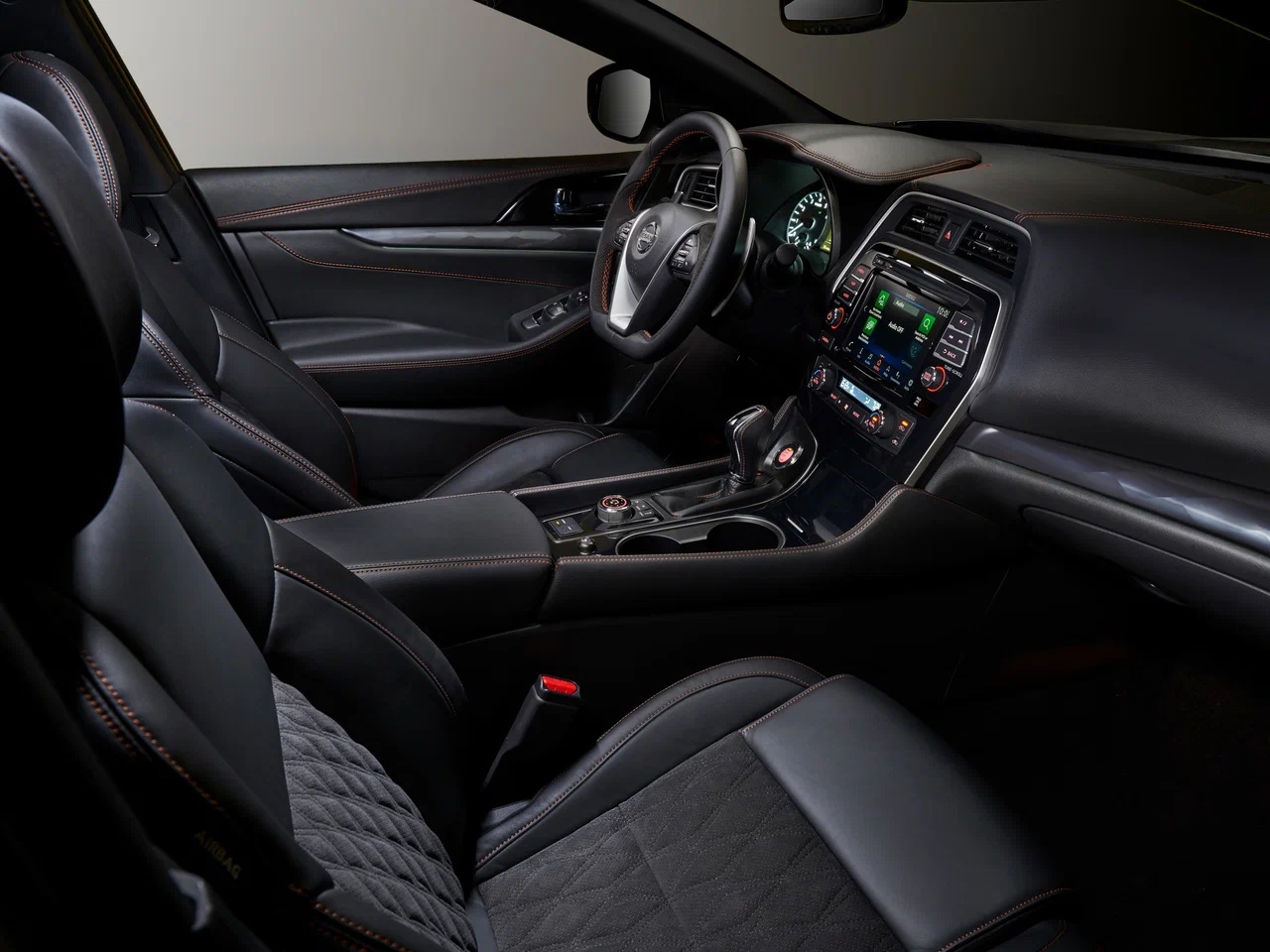 На российском авторынке появились мощные седаны Nissan Maxima максима 5