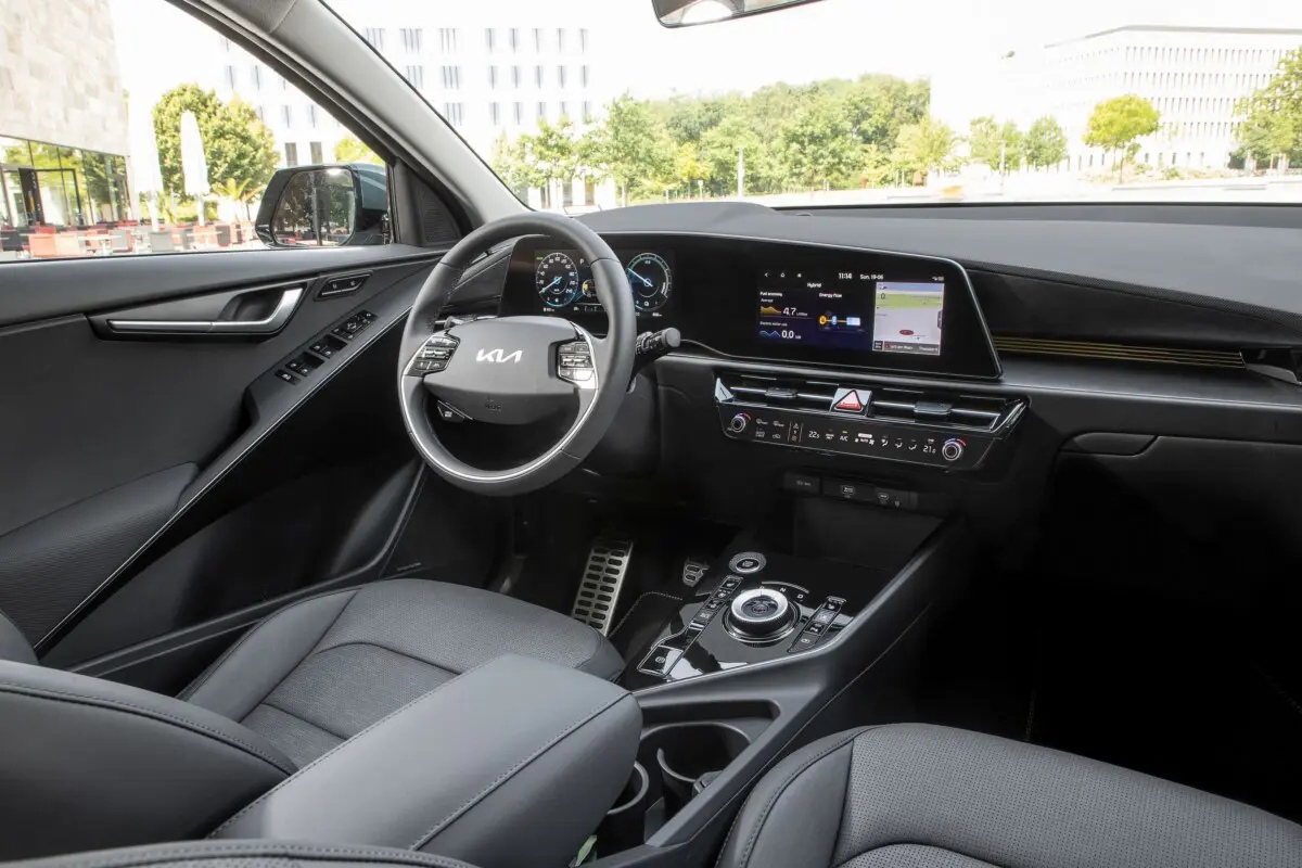 В Россию впервые ввезли кроссоверы KIA Niro ниро 4