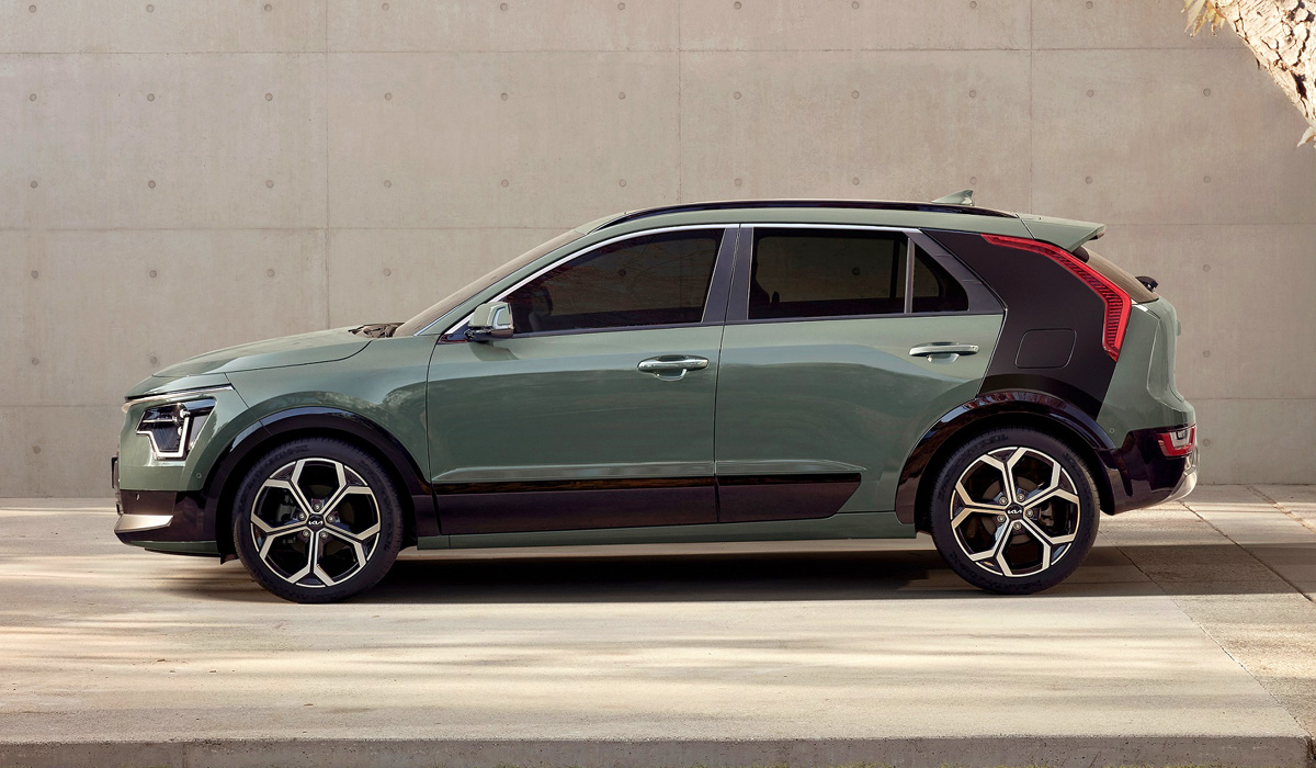 В Россию впервые ввезли кроссоверы KIA Niro ниро 3