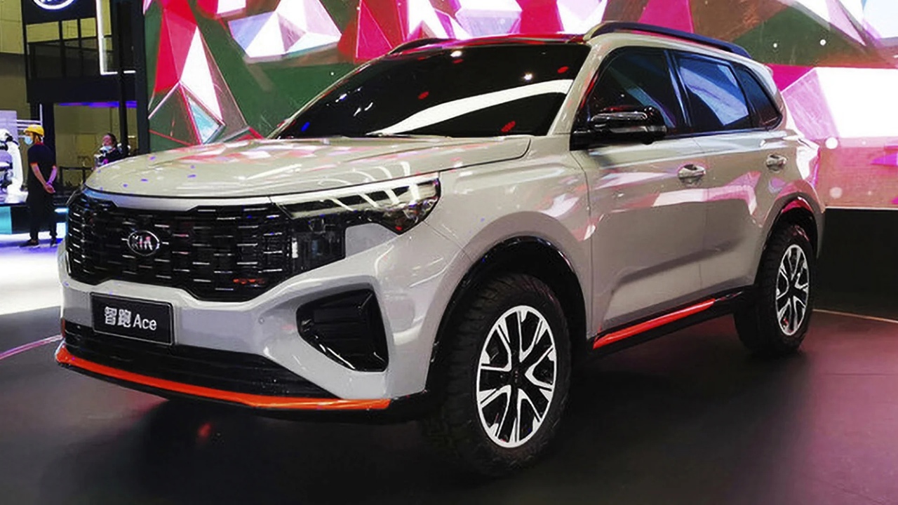На авторынке нашей страны впервые появились кроссоверы KIA Sportage Ace киа 1