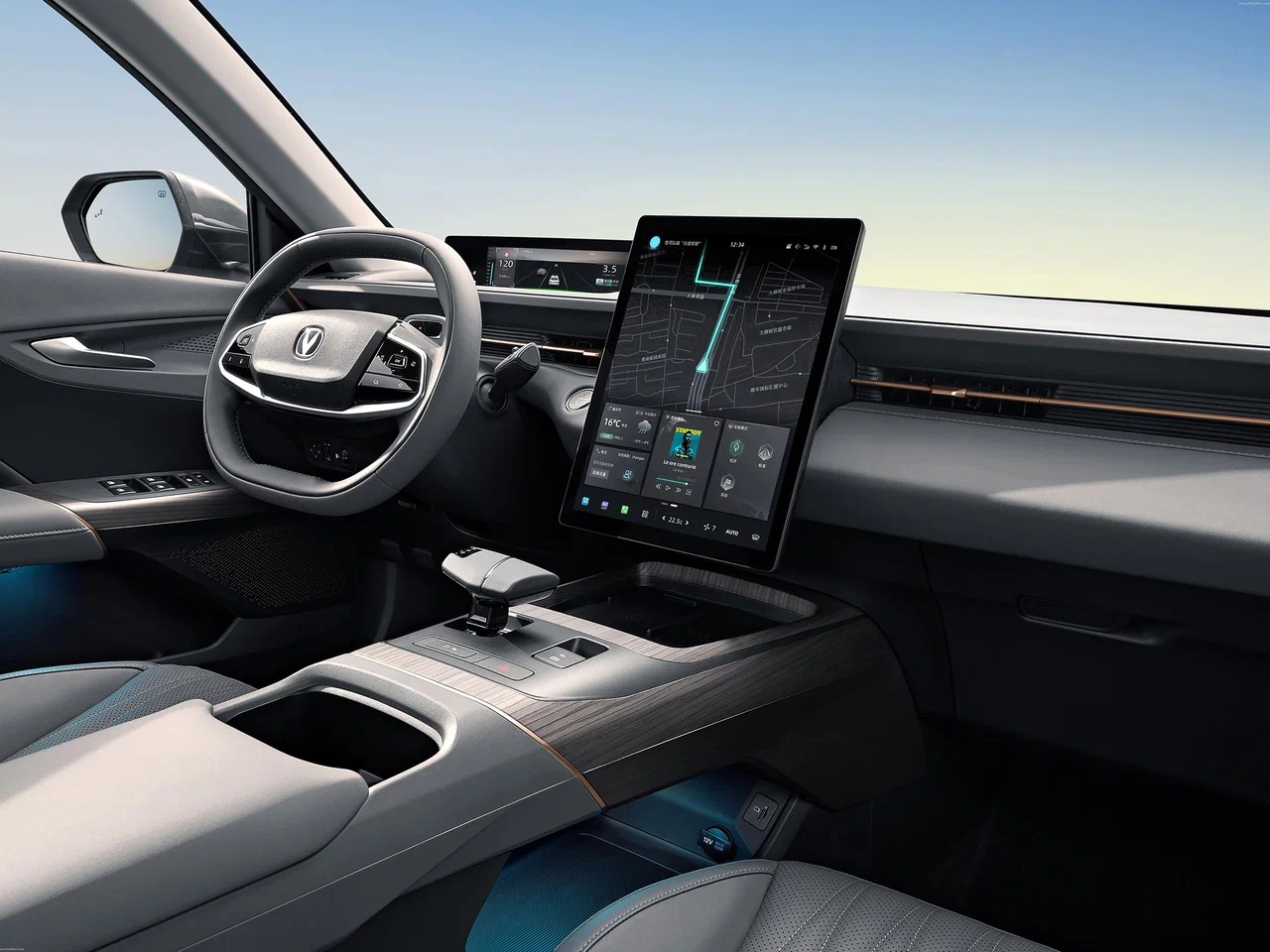 В России представлен седан Changan Lamore чанган 5