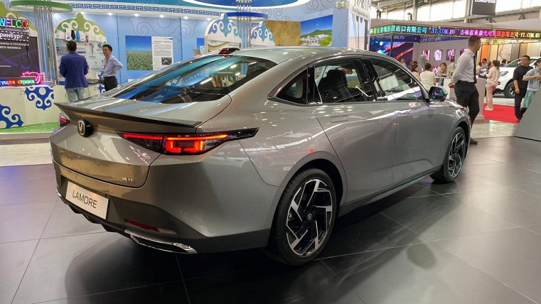 В России представлен седан Changan Lamore чанган 2