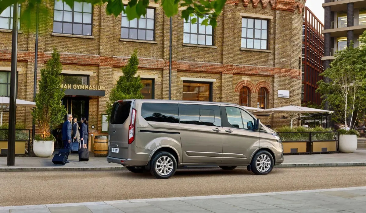 В нашу страну ввезли минивэны Ford Transit Custom форд 2