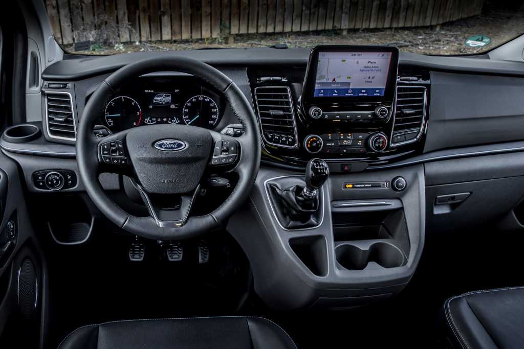 В нашу страну ввезли минивэны Ford Transit Custom форд 3