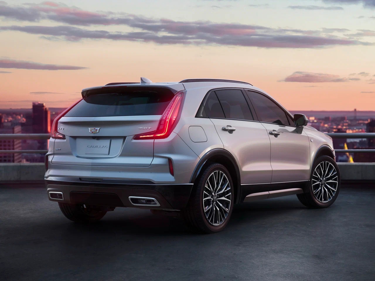 В нашей стране вновь появились кроссоверы Cadillac XT4 кадиллак 2