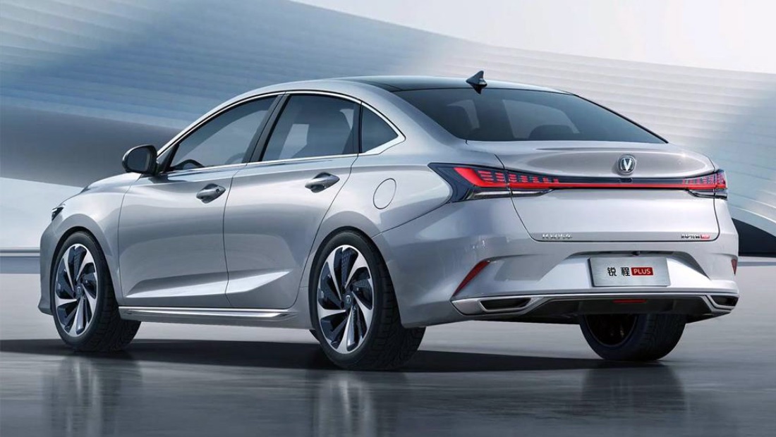 В России началась продажа нового седана Changan Raeton Plus по цене 3 млн рублей Changan Raeton Plus back