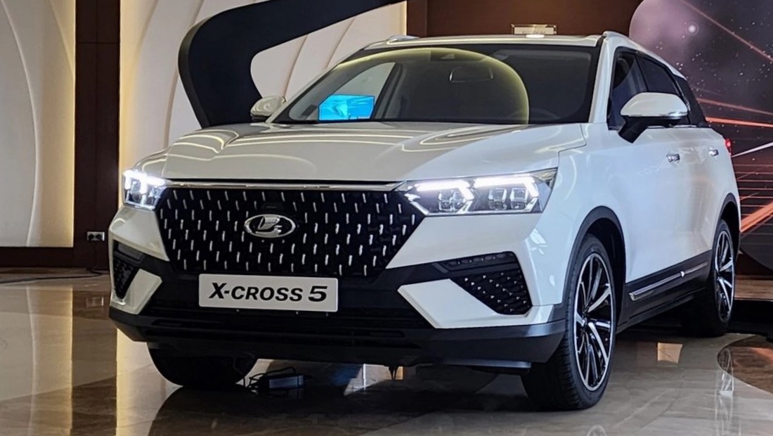 «АвтоВАЗ» отправит в производство новый кроссовер Lada X-Cross 5 до конца 2023 года Lada X-Cross 5 стенд