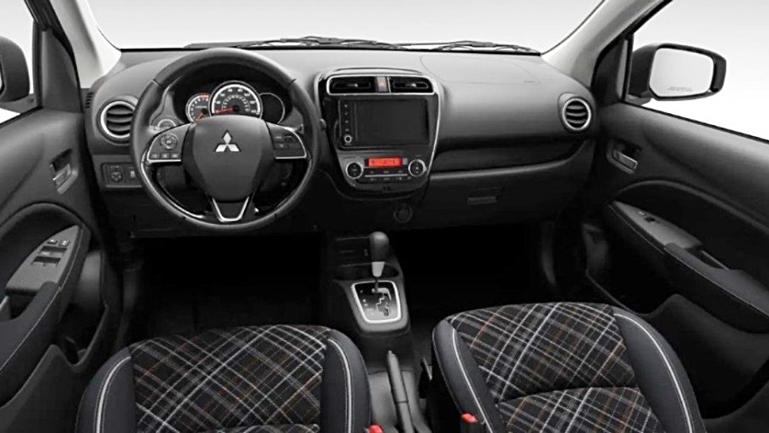 В Россию привезли новые «параллельные» седаны Mitsubishi Attrage 2023 модельного года Mitsubishi Attrage салон