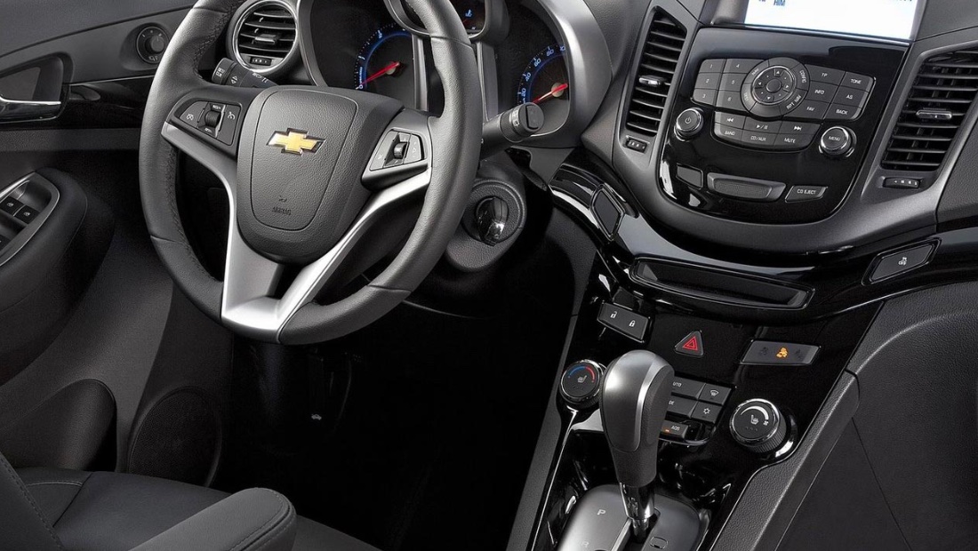 Chevrolet Orlando может заменить в России подорожавшие Lada Largus Chevrolet Orlando салон